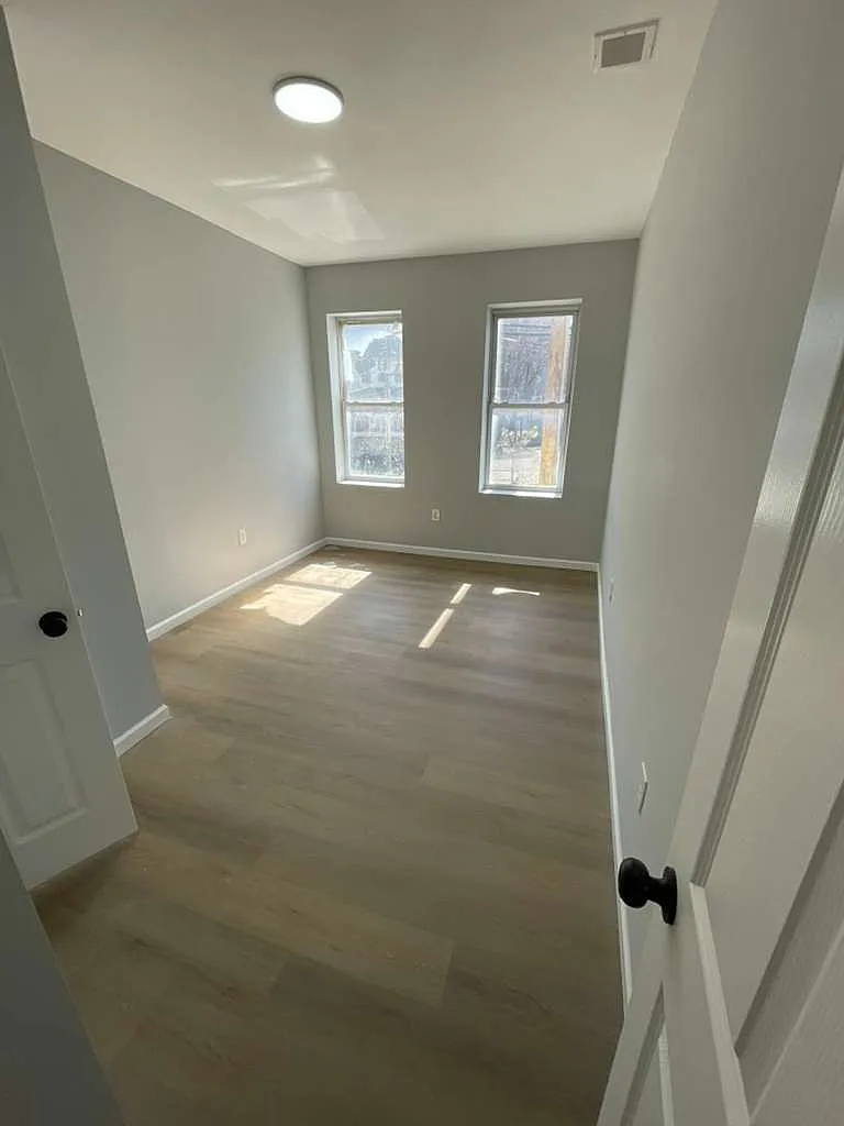 Building Photo - 387 Avon Ave #5