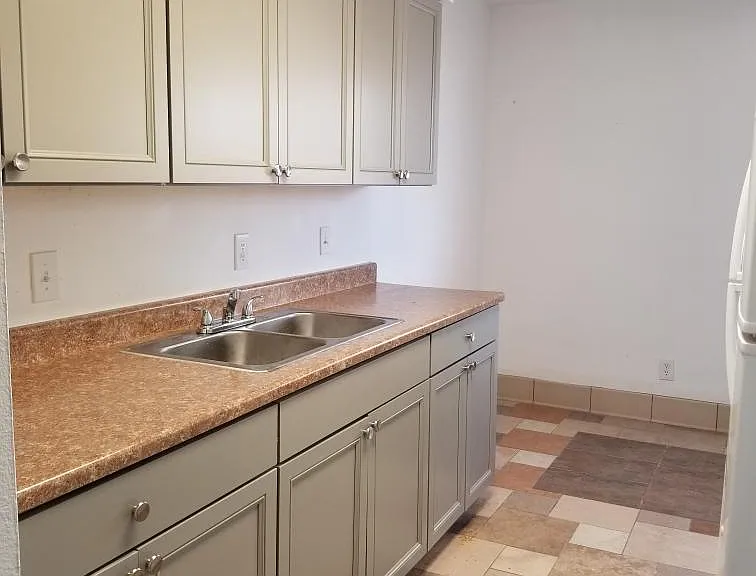 204 Cottonwood Ln #1 — Photo 3