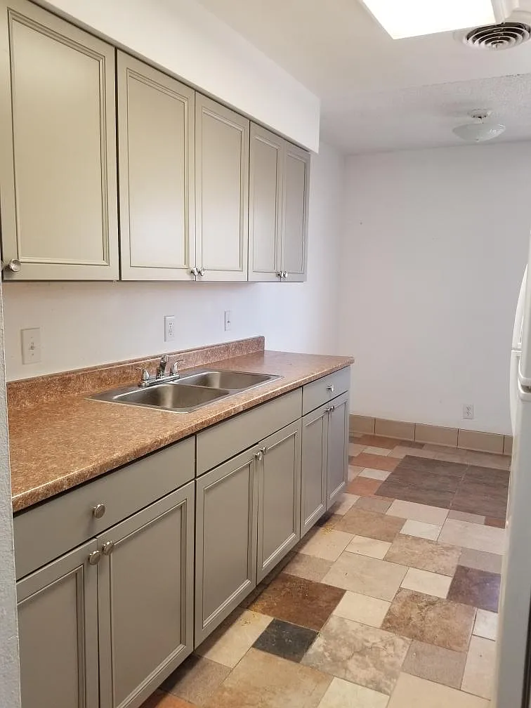 Building Photo - 204 Cottonwood Ln #1