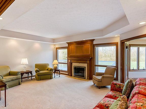 5th image of 230 Hickory Meadows Ln