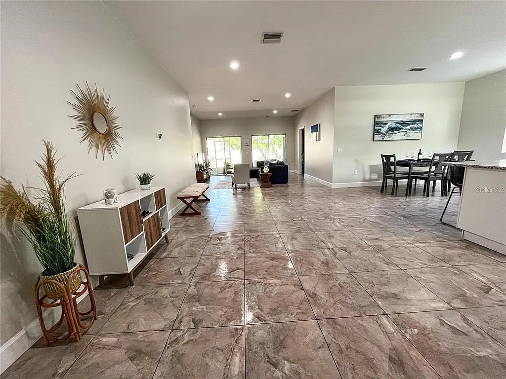 3 bed, 2.0 bath, 1563 sqft, $2,900 — Photo 3