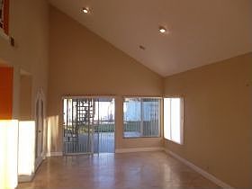 3rd image of 915 Mulberry Dr