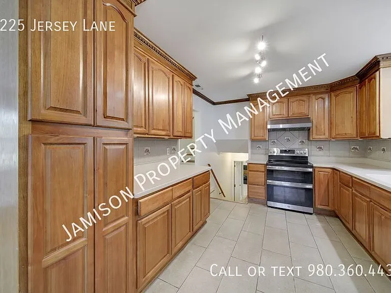1225 Jersey Ln — Photo 9