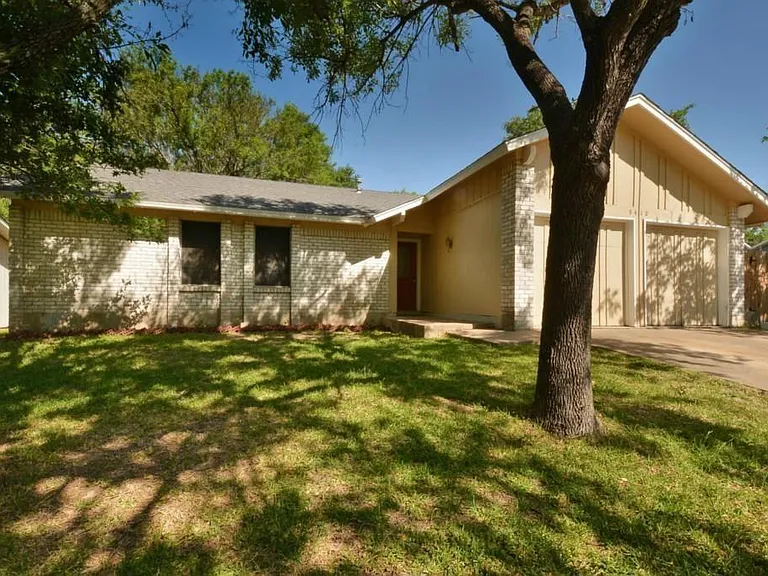 9410 E Meadow Vale — Photo 2