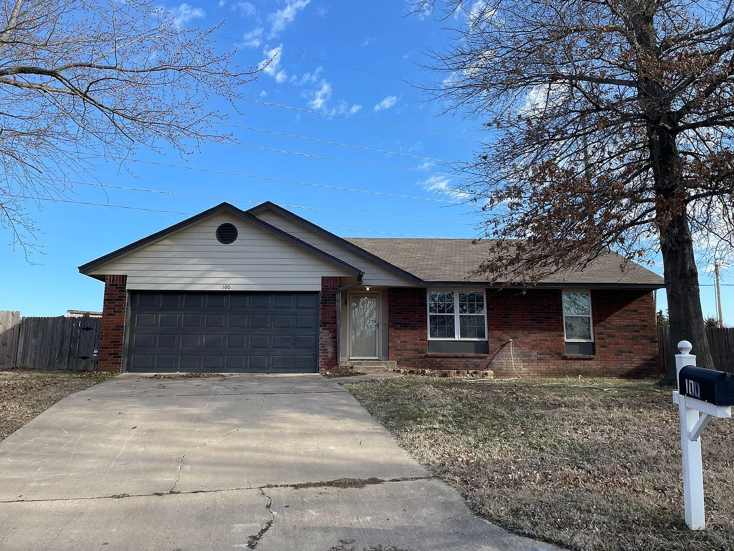 Cute 3 bedroom in Central BA, 2 bath, Backs to Greenbelt! — Photo 1