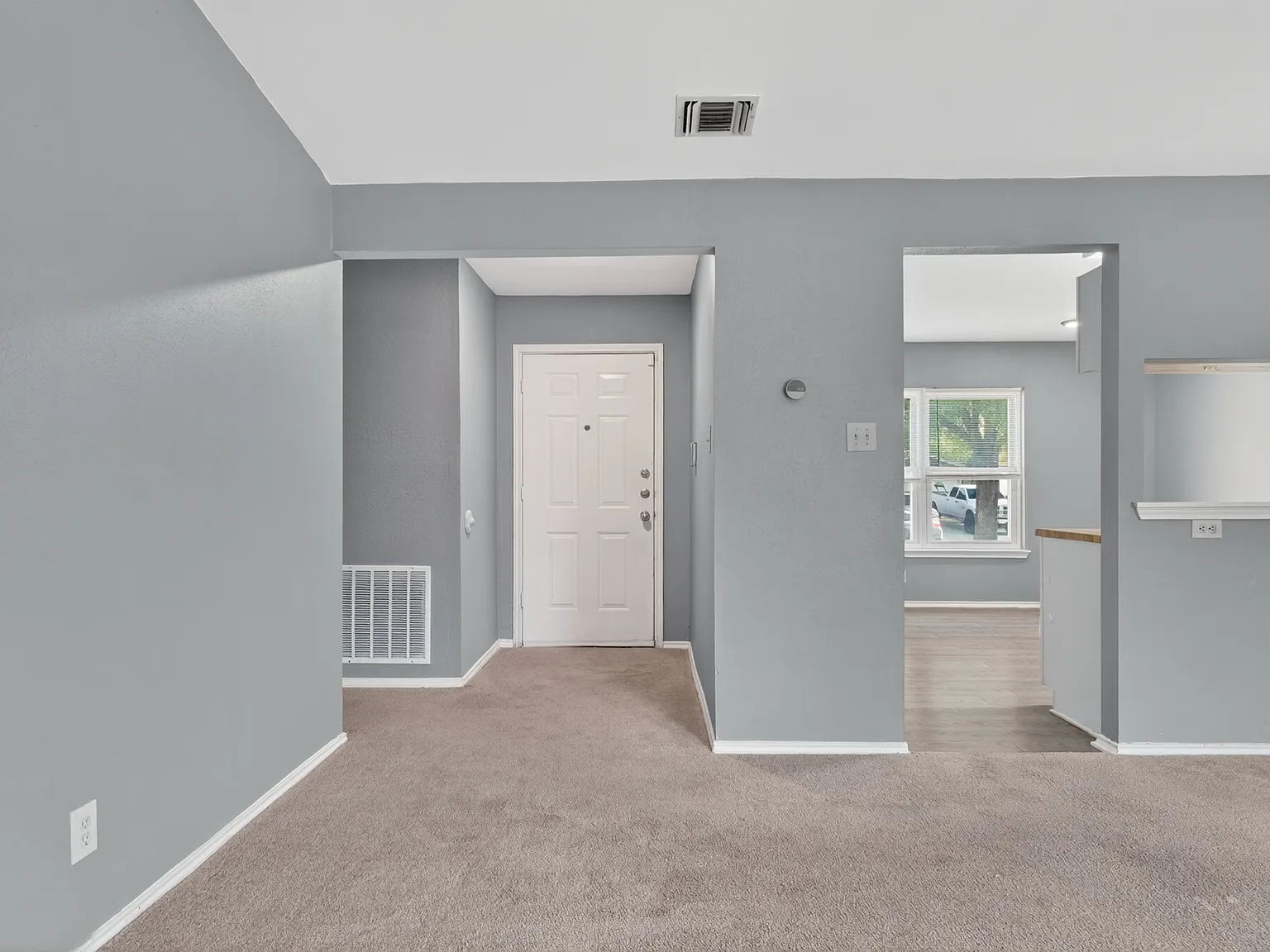 3 bed, 1168 sqft, $1,350 — Photo 3