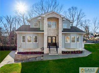 5 Warwick Rd, Parlin, NJ 08859