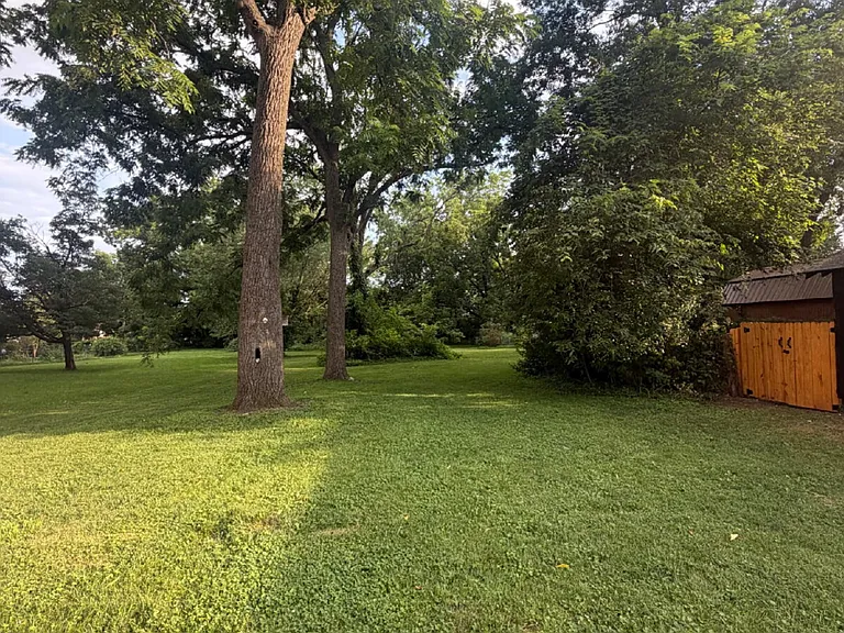 2116 W Elm St — Photo 23