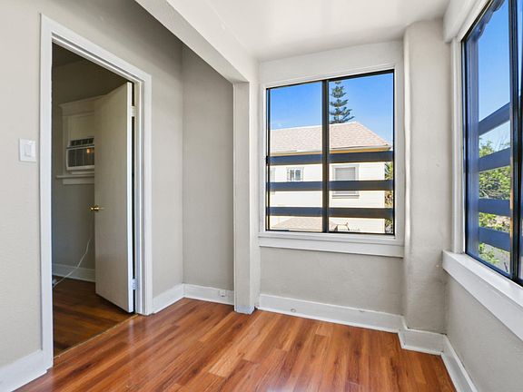 3rd image of 2209 S Congress Ave