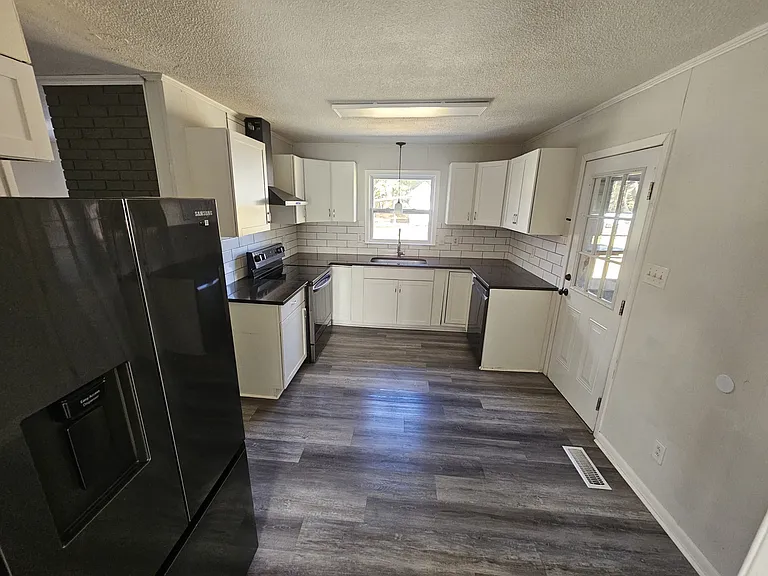 762 Gayron Dr — Photo 4