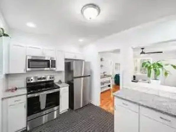 30 W 49th St #A, Savannah, GA 31405