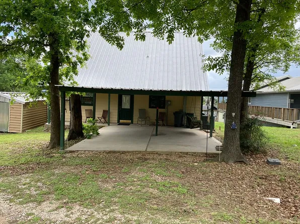 76 Magnolia Dr, Huntsville, TX 77340