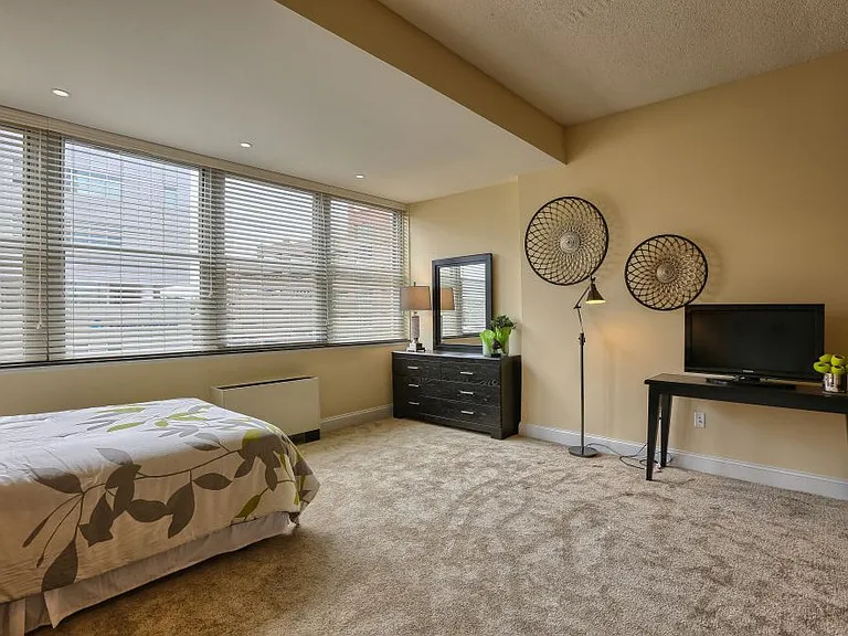 Executive House Apartments — Photo 6