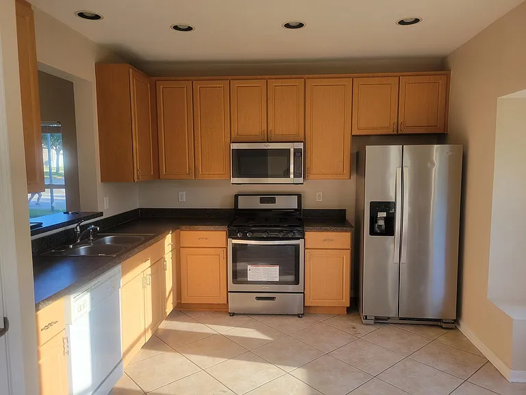 10915 Newbridge Dr — Photo 3