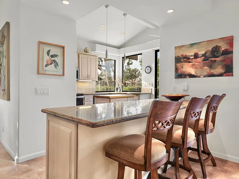 39 Blue River Dr — Photo 3