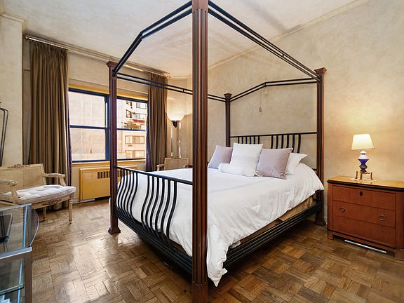 5th image of 301 E 48th St APT 17D