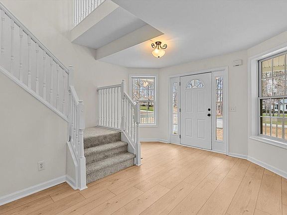 5th image of 94 Oak Forest Dr