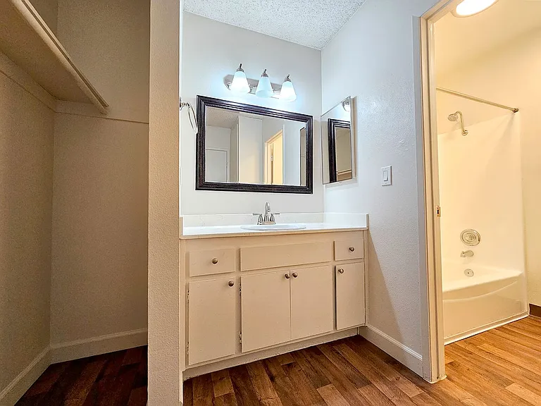 Vista Bella Apartment Homes — Photo 11