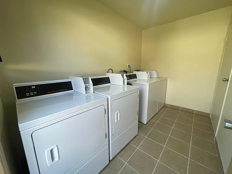 1675 Chapel Dr — Photo 14