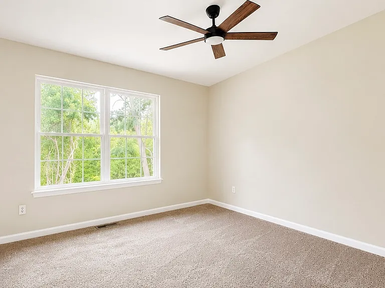 90 Bayberry Ct — Photo 5