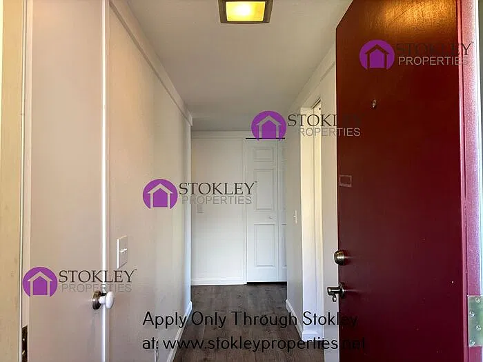 3 bed, 2.0 bath, 1354 sqft, $3,995 — Photo 2