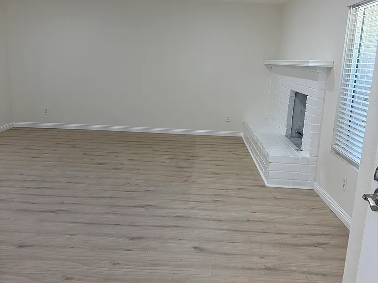 1920 E Kirkwood Ave #1920 — Photo 7