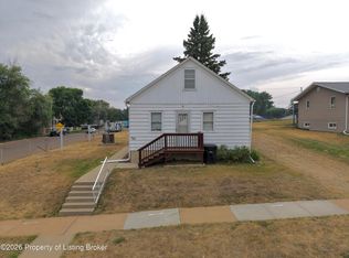 398 1st Ave SW, Dickinson, ND 58601