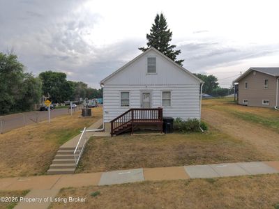 398 1st Ave SW, Dickinson, ND, 58601