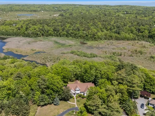 40 Acorn Trl, Plymouth, MA 02360