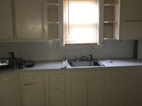 Kitchen. Lots of cabinets