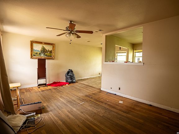 3rd image of 607 Kashmuir Pl