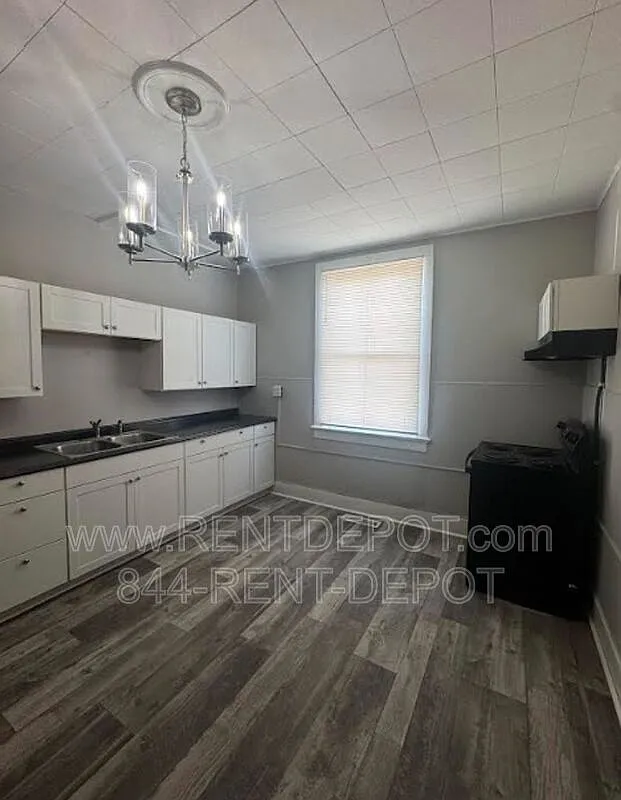 2 bed, 1.0 bath, 1584 sqft, $950 — Photo 3