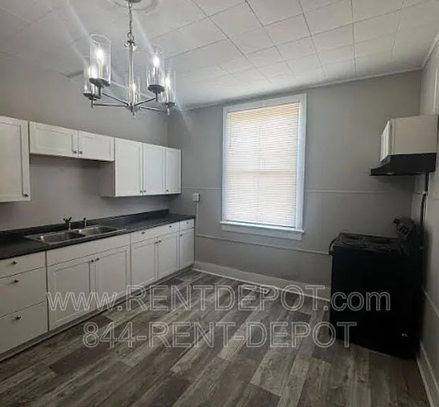801-805 Hess Ave — Photo 3