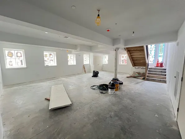 143 Christopher Columbus Drive image 10 of 15