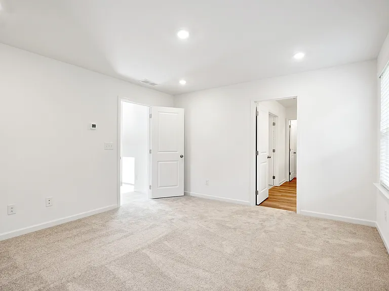 688 Evergreen Rd — Photo 12