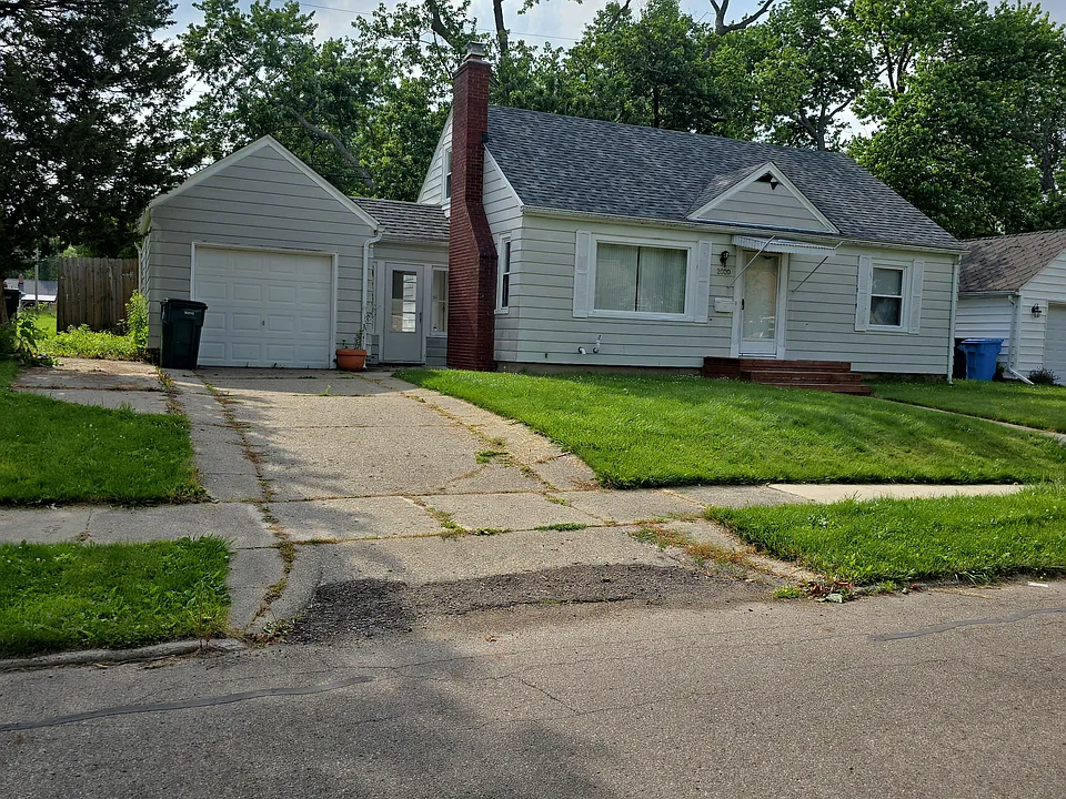 2020 Devonshire Ave