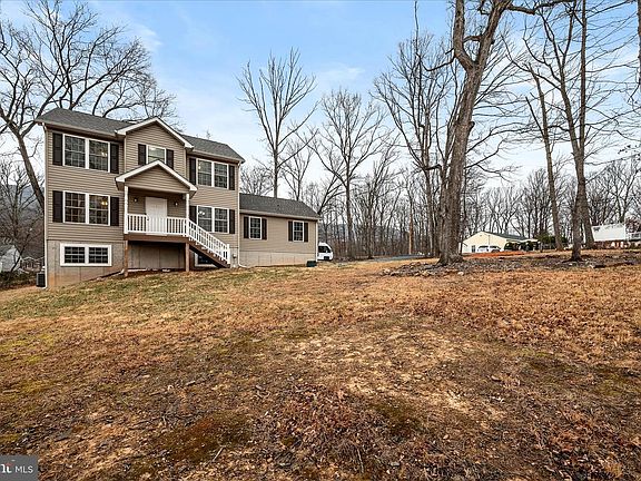 3rd image of 701 Hickory Trl