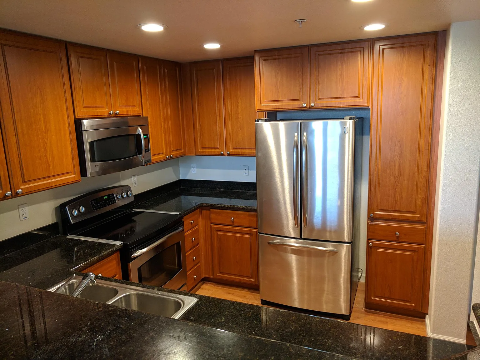 2 bed, 1070 sqft, $3,800 — Photo 4