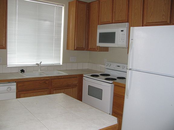 5th image of 4327 SE Chelsea Ln