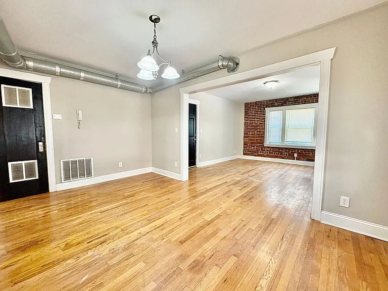 Vanderbilt Place — Photo 17