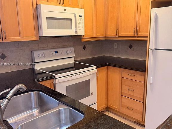 4th image of 11795 NW 30th St #101A