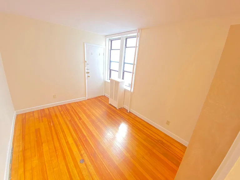 1121 Commonwealth Ave — Photo 3