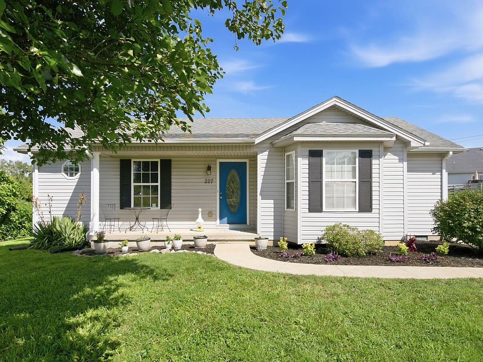 1st image of 227 Leslie Dr
