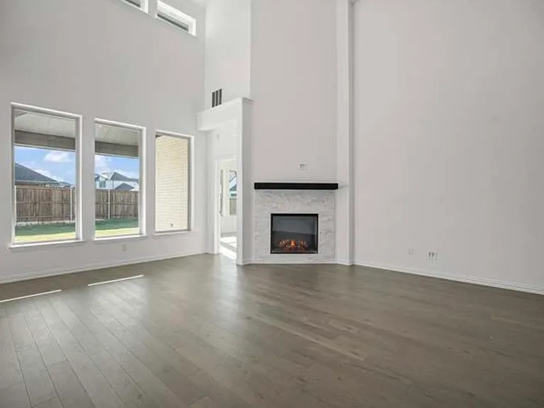 909 Bluebell St — Photo 5