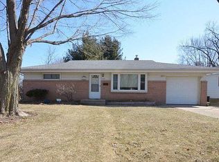 704 Parkside Dr, Rockford, IL 61108