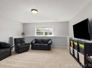 8877 Amethyst Dr, Zeeland, MI 49464