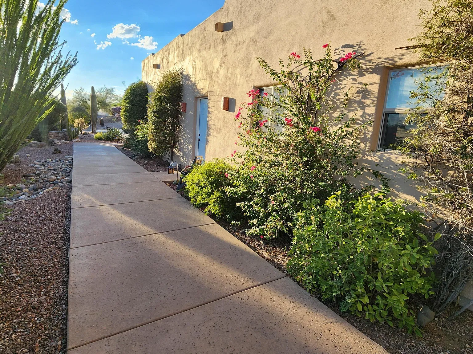 3 bed, 2.0 bath, 2193 sqft, $3,300 — Photo 3
