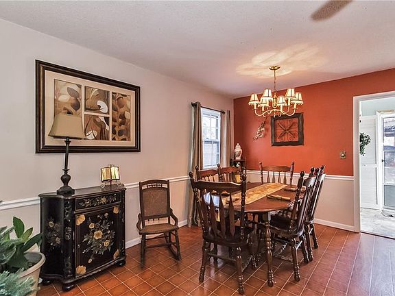 5th image of 631 Woodhaven Dr