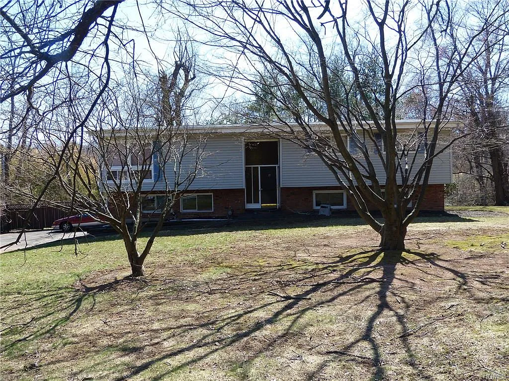 17 McNamara Rd photo 1