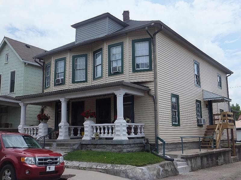 Exterior of 4-unit building